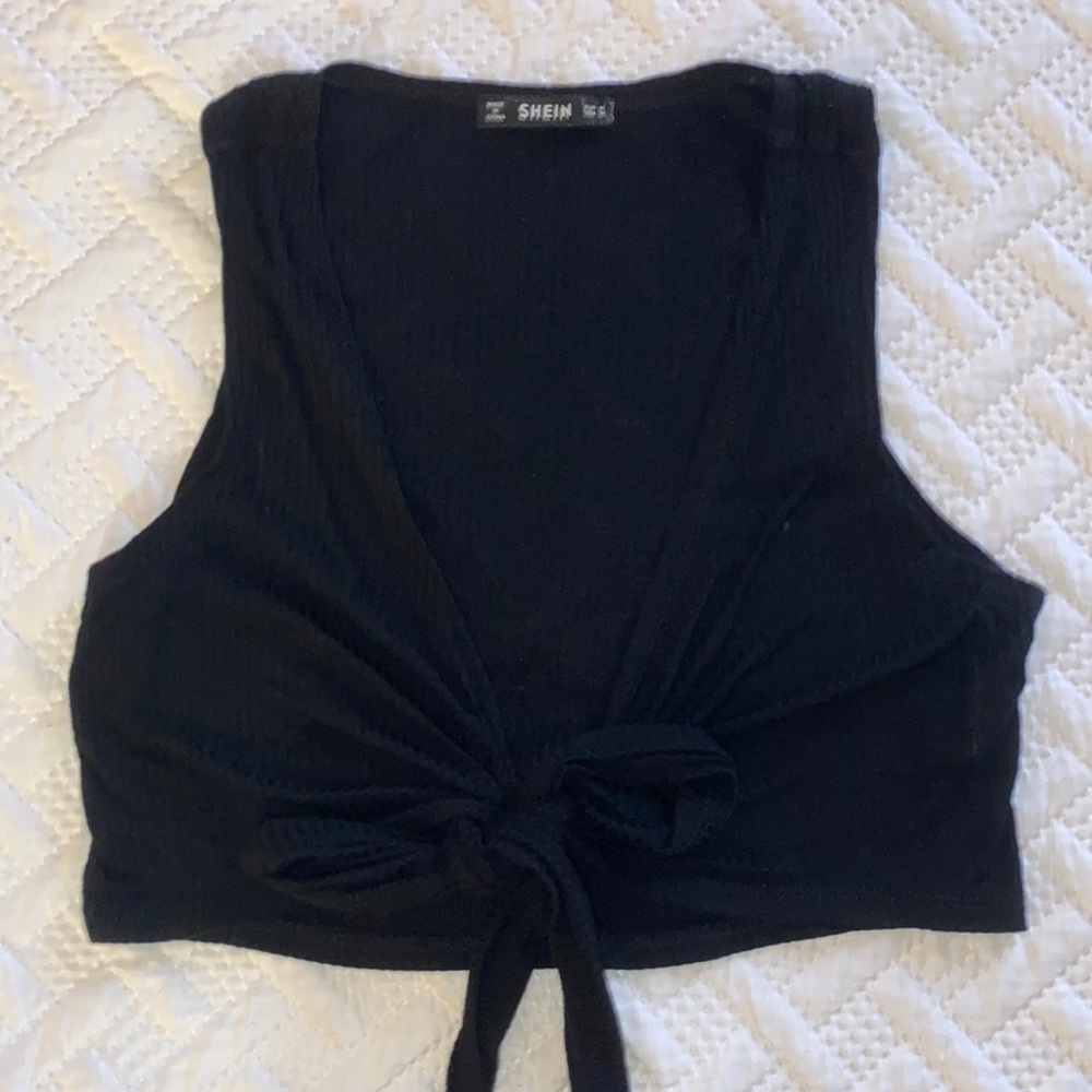 Black cropped ribbed tie front tank top